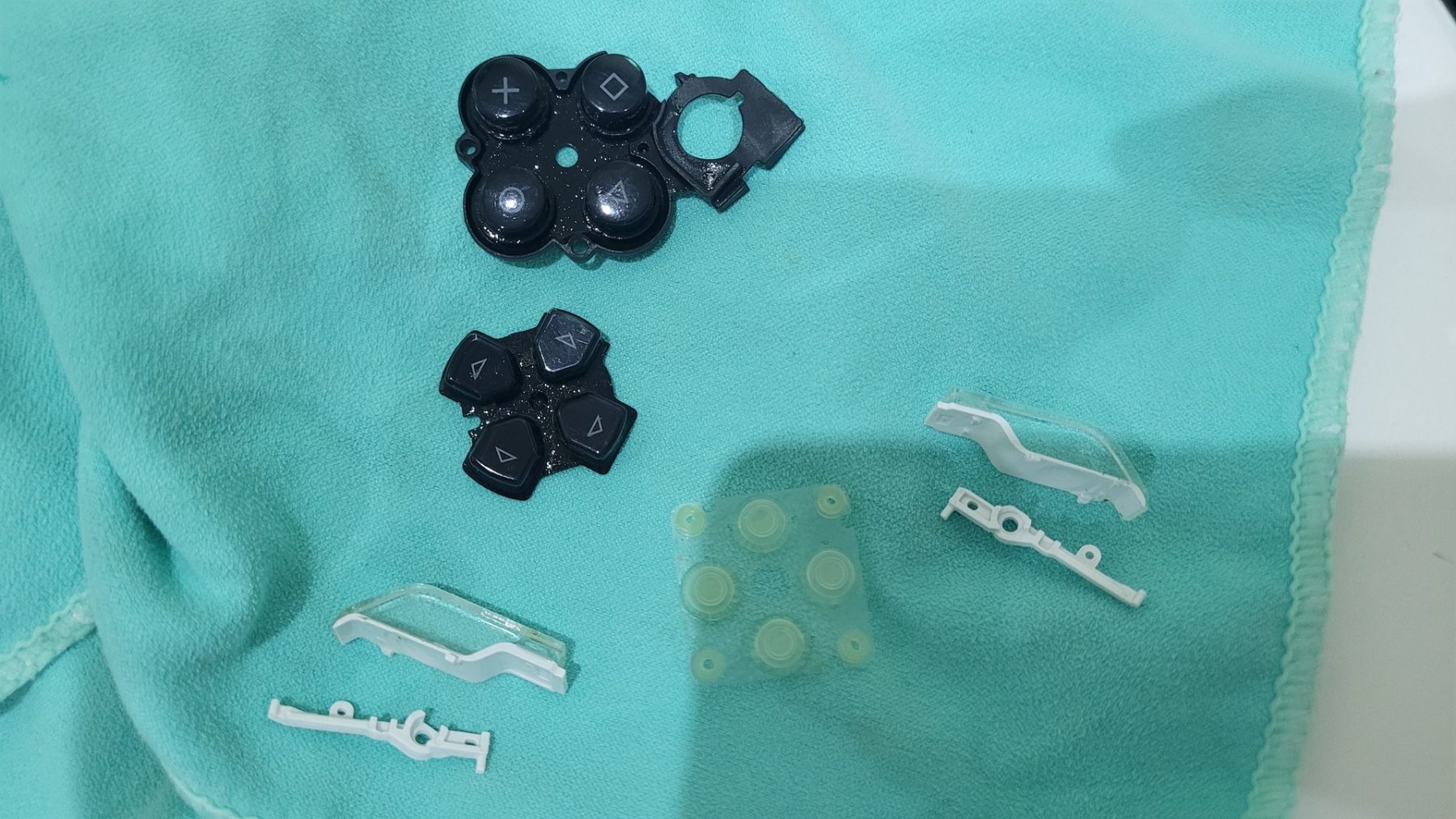 PSP 3000 changing an old and yellowish screen Pimp my retro handheld